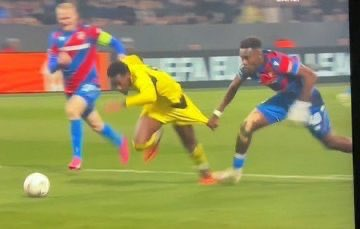 UEFA MAFİA !  

There was matchfixing in Uefa Europe League match Victoria Plzen - Fenerbahçe  

The referee was called by VAR for a clearly penalty position, but the referee did not give the penalty.  

#VPvFB #UEFAMafia