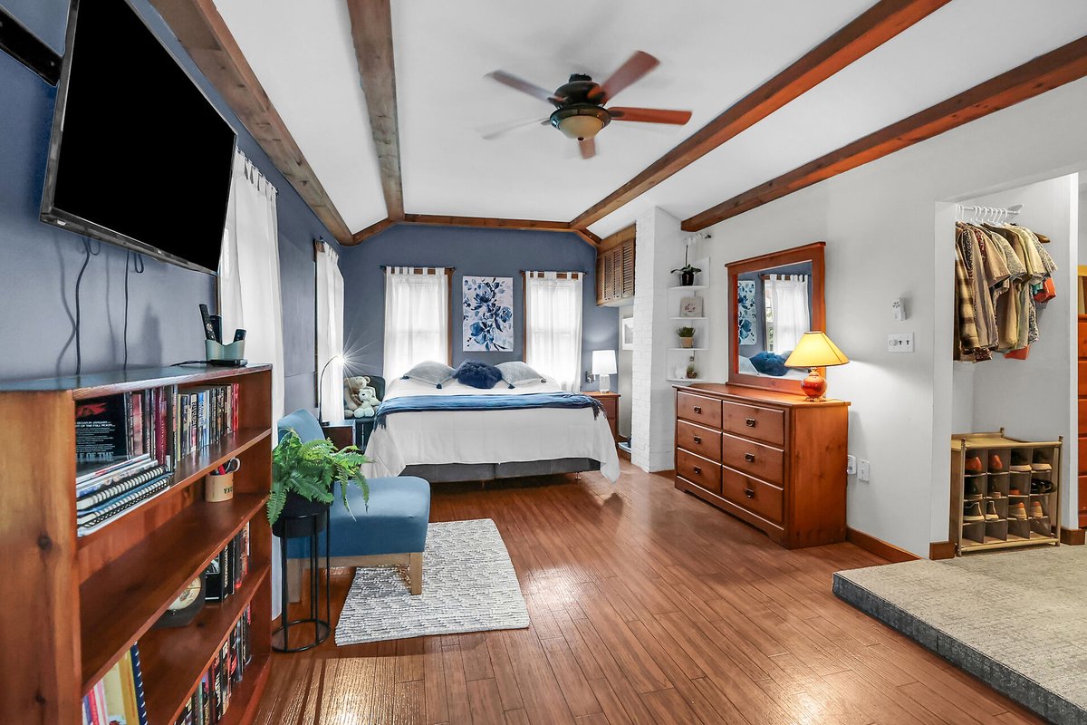 Niagarareal's tweet photo. 🏡 Open House – Sun, Nov. 9 | 2–4 PM
📍 10 Maple Ave, Grimsby
Charming century home just steps from downtown! Updated kitchen, cozy sunroom, wood accents, hot tub, and workshop. A true Grimsby gem!
https://t.co/JEXiaMgtbz https://t.co/h9GDULF9Sm
