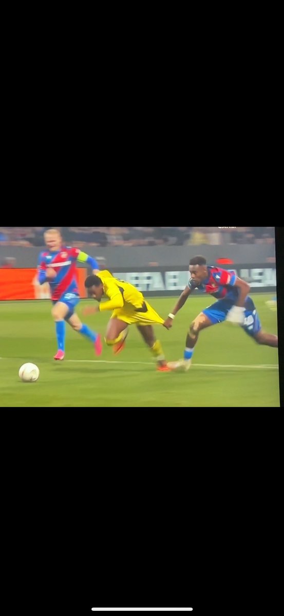 Seriously? No penalty? Even after VAR check?? Are you fucking serious? Where the fuck do you find these refs? WTF??? <a href="/UEFA/">UEFA</a> <a href="/EuropaLeague/">UEFA Europa League</a> #UEFAmafia