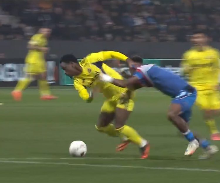 Hakemin kararı doğru . Kuşlar neden ağlıyor anlamadım. 

#VPvFB #kerem #talisca #duran #ederson #penaltı #hakem #fenerliler #tedesco