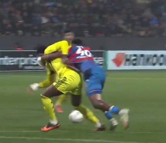 Şaka gibi, formayı çıkaracakmış daha ne olmalı :D

scout ayağı göt ayağı diyosun yani😂