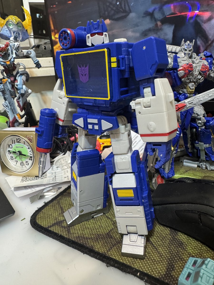 Studio Series 86 Leader Soundwave New In-Hand Images news.tfw2005.com/2025/11/06/stu…