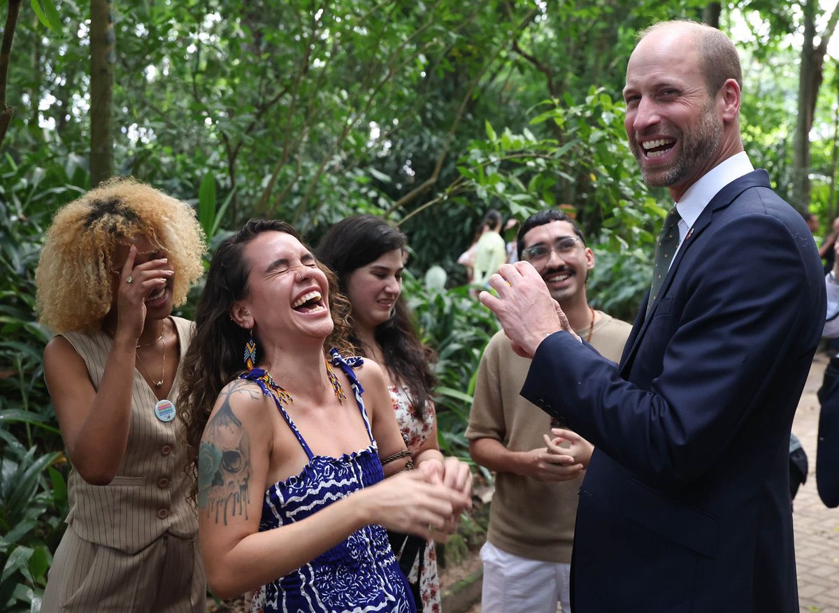 KensingtonRoyal's tweet photo. Meeting young Brazilian leaders from the British Council’s Next Generation programme here in Belém. These inspiring young people are driving action on climate and inclusion for our shared future.

Museu Emílio Goeldi is the Amazon’s oldest museum and a hub of science and culture since 1866 - great to discuss insights from Next Generation Brazil here, including on the hopes and priorities of the people shaping the nation’s future.

//

Conhecendo jovens líderes do programa Próxima Geração do British Council aqui em Belém. Estes jovens inspiradores estão impulsionando ações climáticas e de inclusão para o nosso futuro compartilhado.

O Museu Emílio Goeldi é o mais antigo dentro da Amazônia e tem sido um centro de ciências e cultura desde 1866 - foi incrível estar aqui para escutar as percepções da Próxima Geração Brasil, incluindo as esperanças e as prioridades das pessoas que estão moldando o futuro do país.