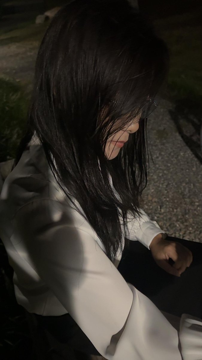 027miao's tweet photo. 金丝眼镜是不是很斩男？虽然看不清，不过隐隐约约还是有那么一点点意思呢？ https://t.co/hy9hkPzgae