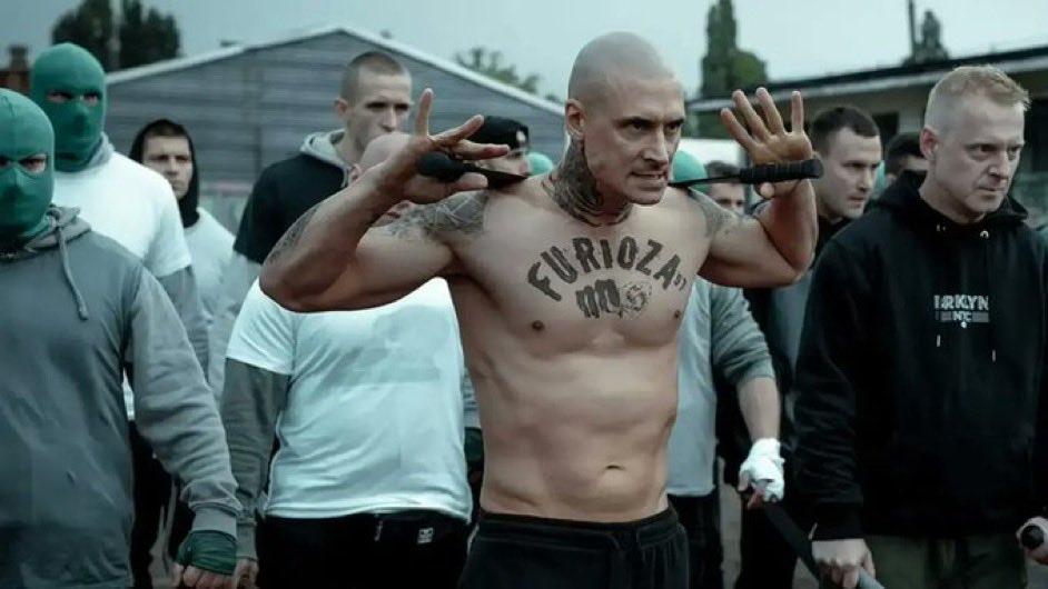 Appena finito di vedere Furioza 2. Cazzutissimo, attori bravissimi, molto realistico per il modello Hooligan dei paesi dell’est Europa.
Guardatevelo e godetevi la scena dell’IRA, è semplicemente fantastica!