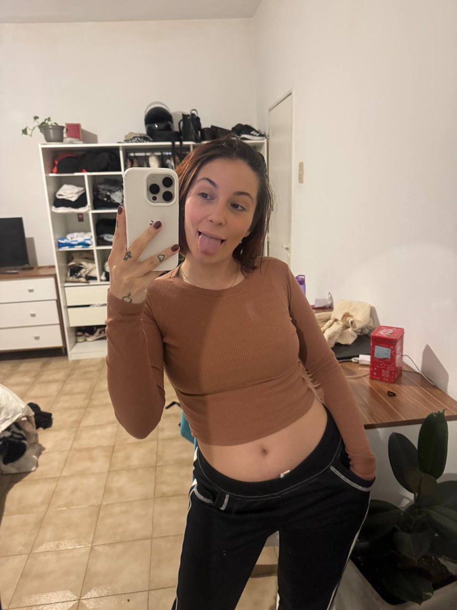 Chloé 🍒 tweet media