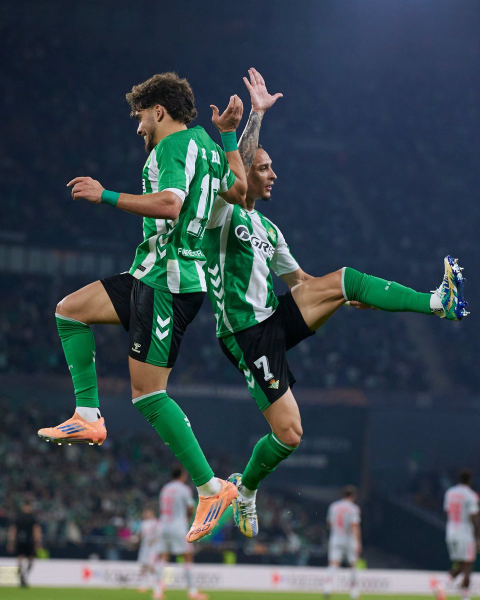 Las bandas goleadoras del Betis

Abde lleva 3 partidos oficiales seguidos anotando (Copa, Liga y Europa League). Suma 8 goles en competiciones europeas, igualando a Alfonso y a solo 1 de Bakambu

Antony acumula ya 15 goles + 7 asistencias en 36 partidos con el Betis
