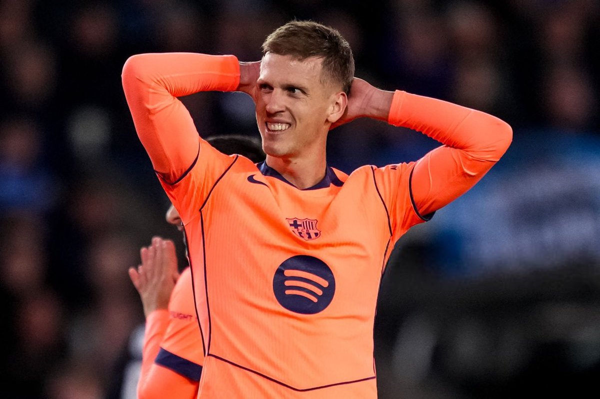Somhiseremfcb's tweet photo. Flick hizo entrar a Olmo contra el Brujas y, en lugar de colocarlo detrás del delantero como se esperaba, lo alineó junto a De Jong en el mediocampo como segundo pivote.

El objetivo de este cambio era aprovechar la inteligencia de Olmo para leer el juego y mover el balón entre líneas.

[Vía @sport ]