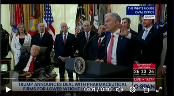 RobertJMolnar's tweet photo. holy moly, the malarkey right now from MAGA and bots....

this is not AI.....this is Donald Trump slumped over passed out in his fucking chair during a fucking press conference. There is a shitload of footage...this wasn't a snapshot when he blinked...he was out.... https://t.co/u3vbjVqNMN