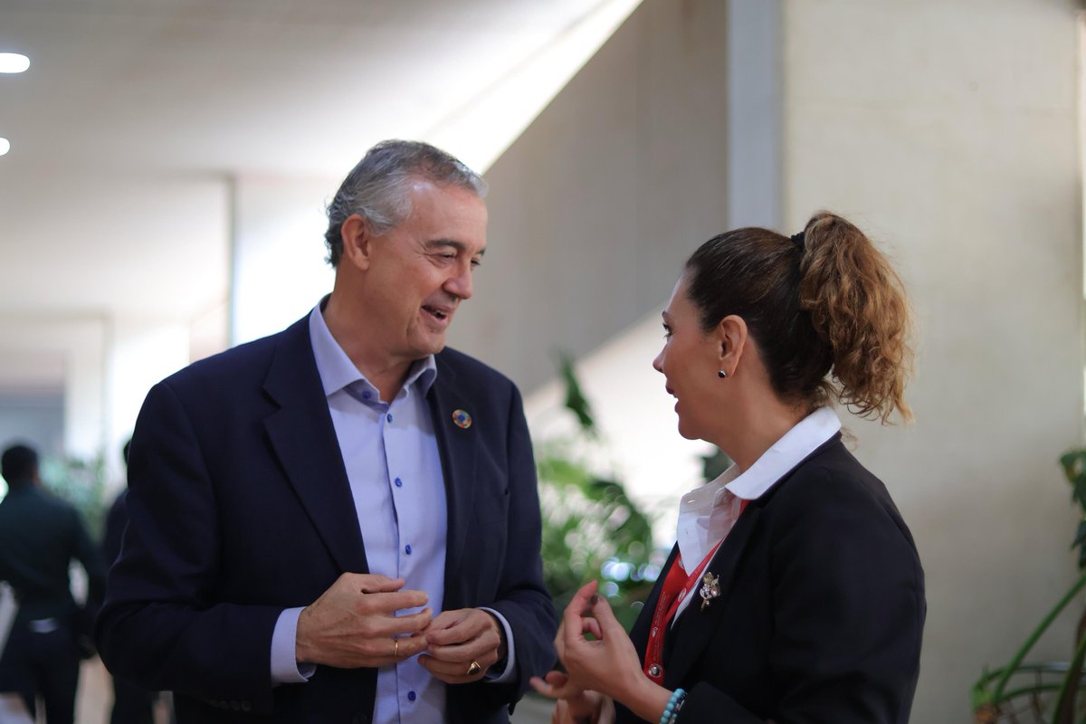 APC Colombia tweet media