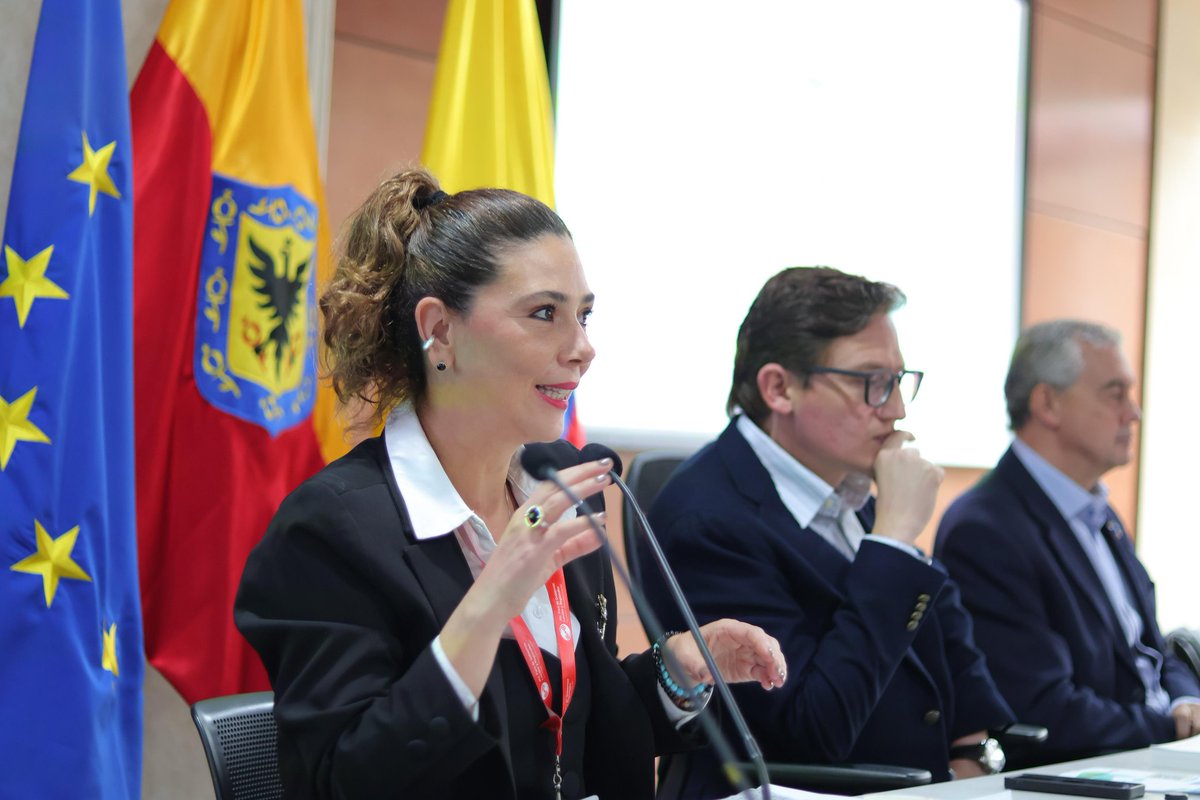 APC Colombia tweet media