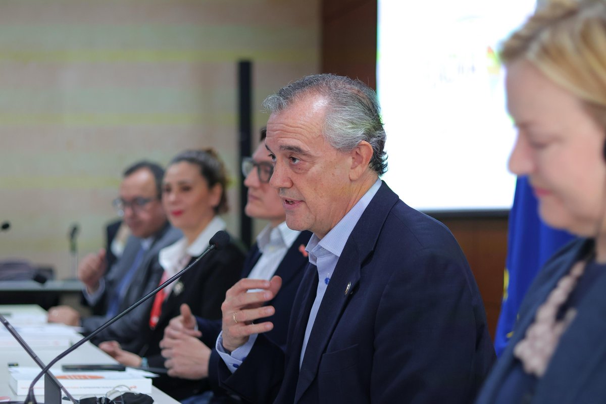 APC Colombia tweet media