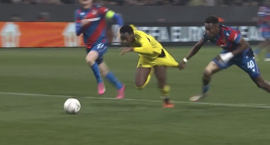 This referee should be investigated! Allard Lindhout <a href="/UEFAcom/">UEFA.com</a>