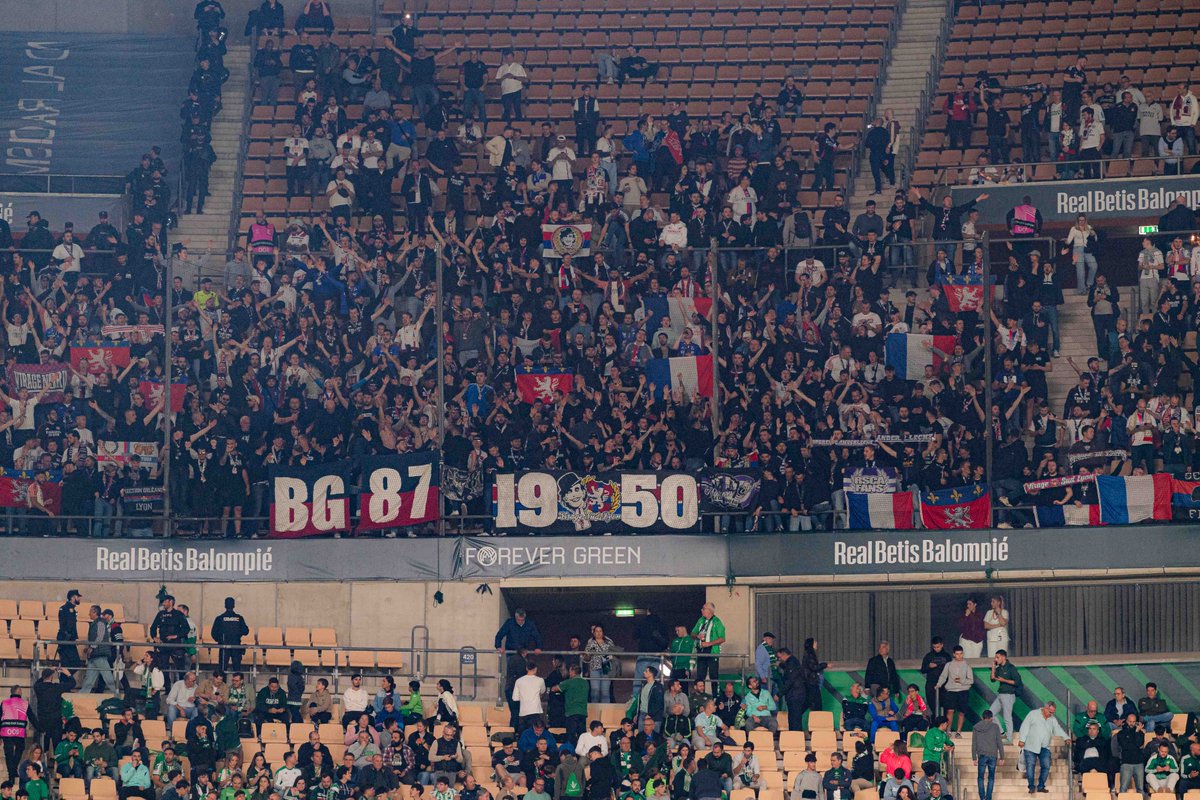 OL's tweet photo. Merci à nos supporters présents à Séville ce jeudi soir 🙌❤💙

#RealBetisOL https://t.co/QC0T001Yh4