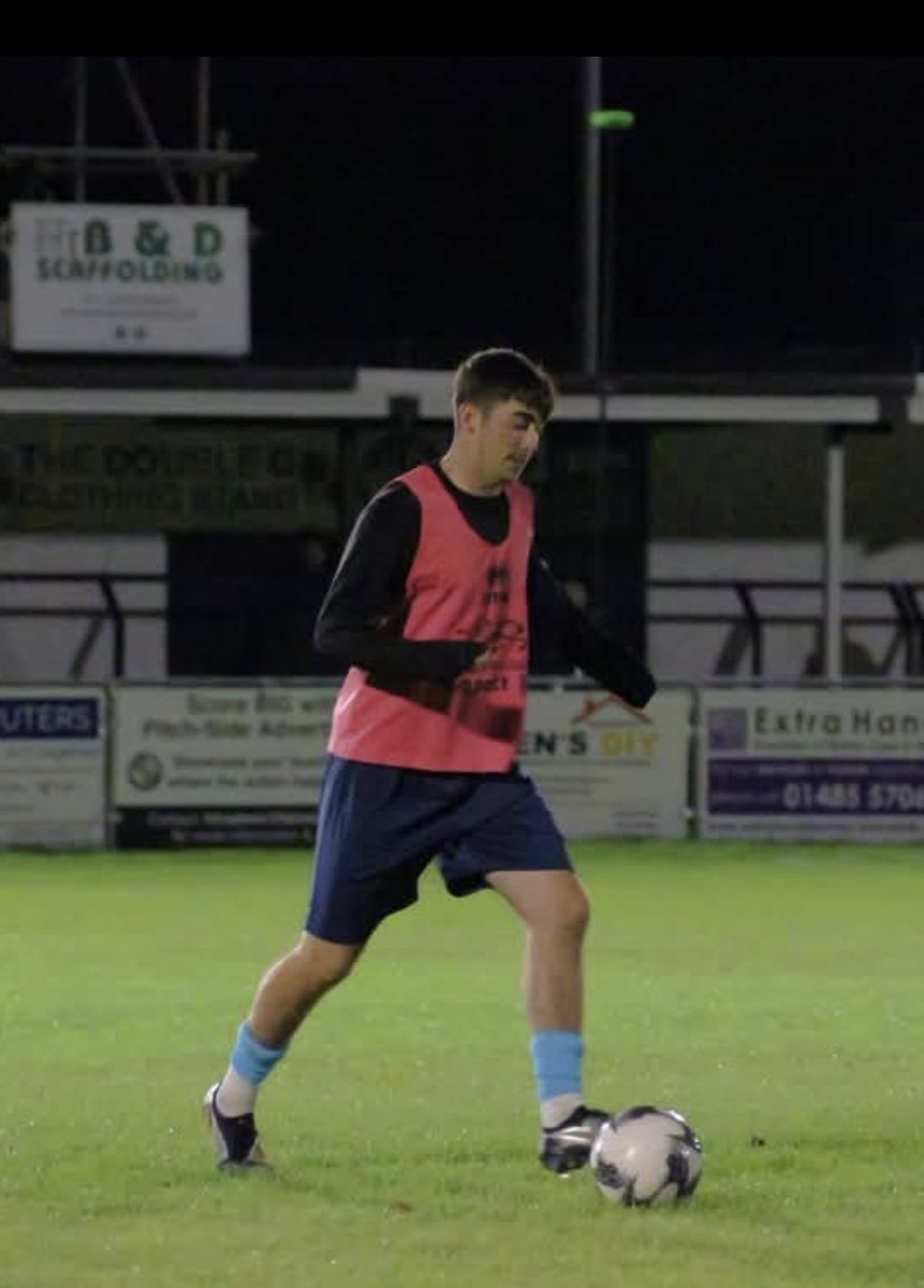 Little late evening signing as we welcome Ben Ashby to the club on a dual signing from <a href="/The_Bloaters/">Great Yarmouth Town FC</a> 

Ben adds energy to the squad and can play in a number of positions 

A great addition to the club

#UPTHEDONS 🔴⚫️ ✍️🏼