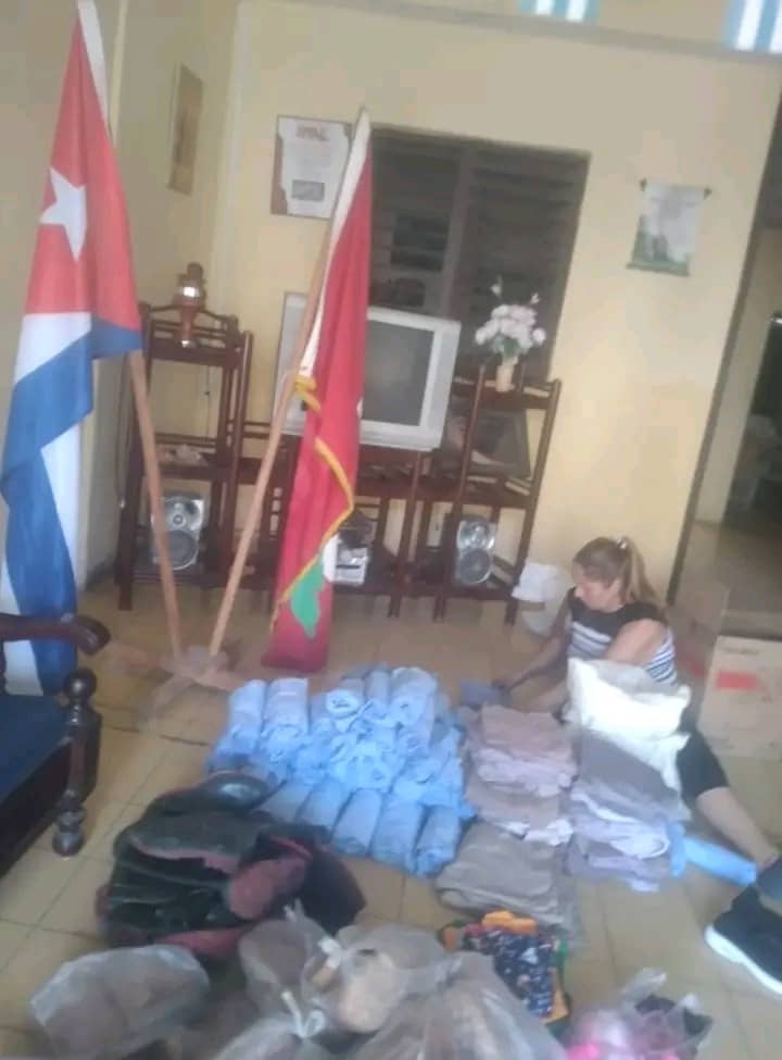 #UnidosXCuba  La sede municipal de la ANAP de Camajuaní, en la provincia de Villa Clara, aún se reciben la donaciones de las cooperativas dirigidas a las familias afectadas de las provincias orientales.
#ANAPCuba 
#65AñosANAP