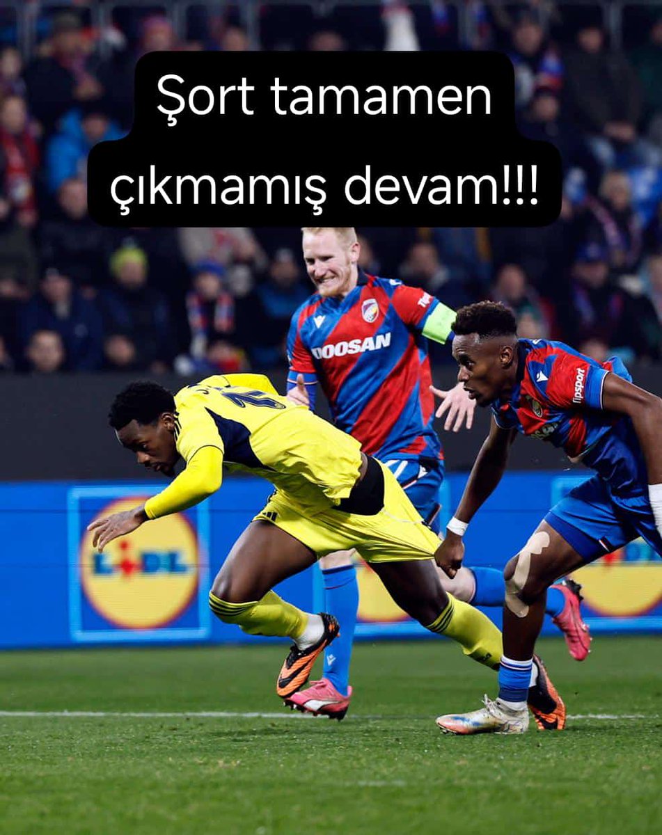 Şimdide Avrupada sinir sistemlerimşizle oynuyor bu orospu evladı hakemler.
#VPvFB #uefamafia