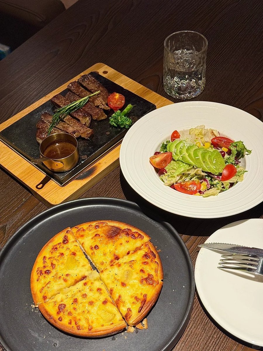 applevae's tweet image. Who can resist the temptation of delicious food? #Dinner #Steak