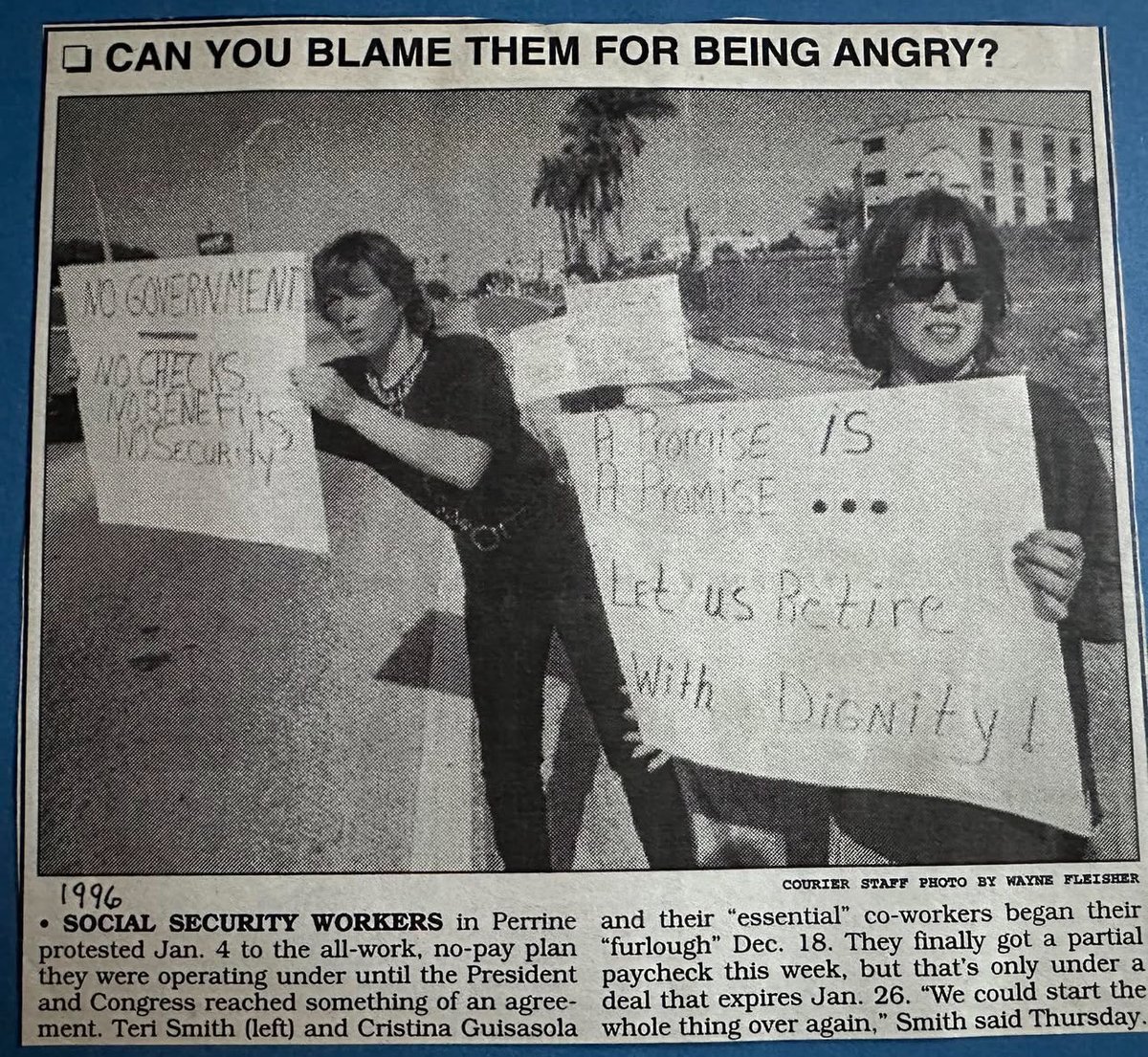 mariadiazssa's tweet image. La historia se repite…
En foto  de 1996, empleados federales protestan.
Aunque deben seguir trabajando, no reciben pago hasta que el gobierno reabra.
Hace casi 30 años de eso… y hoy muchos empleados viven la misma frustración: trabajan sin recibir salario.