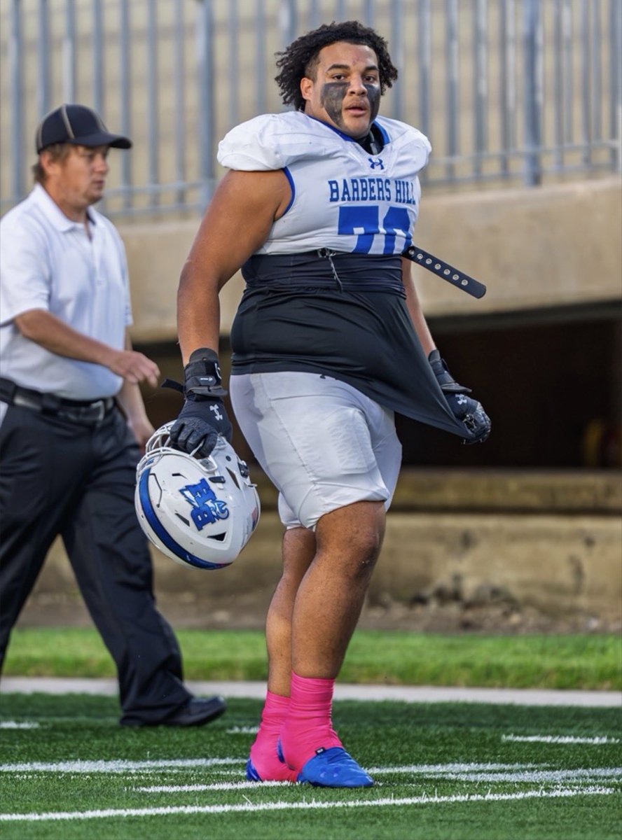 Bryce2027's tweet photo. My recruitment is fully open! If you like me please don’t hesitate to offer me! You never know what can happen. I’m all about relationships. @BH_Athletics @PrepRedzoneTX @TXTopTalent @dctf https://t.co/kr3rmFMddj