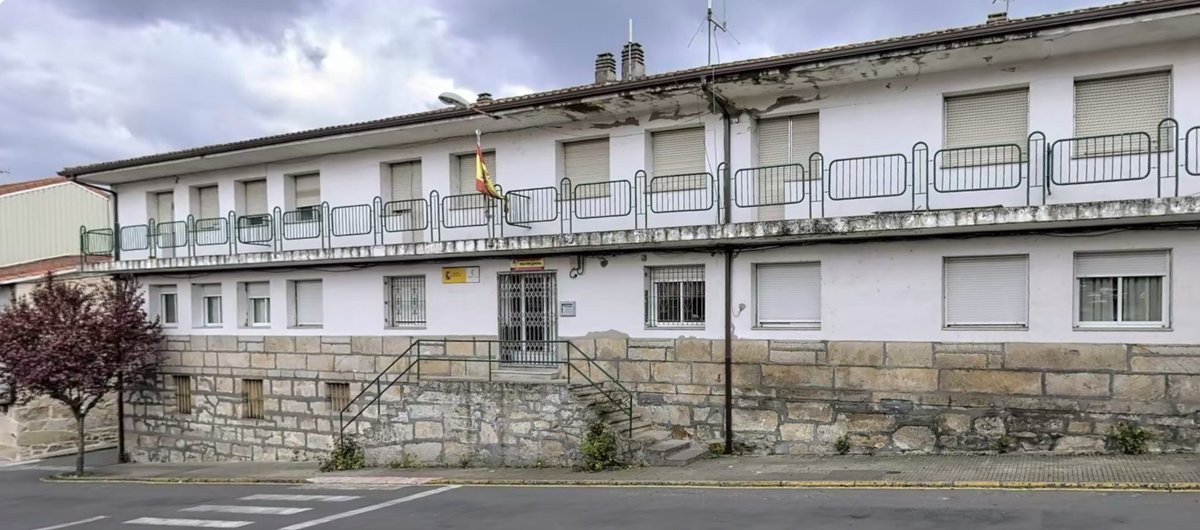 casa_cuartel's tweet photo. #cadadíauncuartel (1406)
Hoy vamos a conocer la #casacuartel de #Maceda (Ourense):

📐
💶 ¿Concello de Maceda? 
🗓
📍 42,26980° N, 7,65260° O
🏘 6
1/4 https://t.co/PcQO6i3RtC