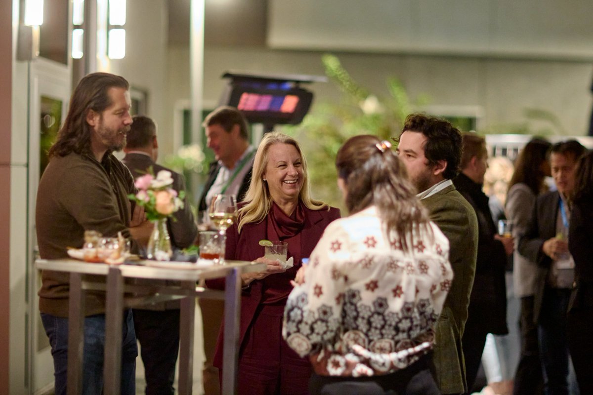 servinformacion's tweet image. Como único partner invitado de toda Latinoamérica, participamos en el exclusivo Partner Advisory Forum de Google Cloud, un encuentro reservado para los aliados más estratégicos a nivel mundial. Construcción de la estrategia global de Google Cloud para 2026.
#GoogleCloudPartner