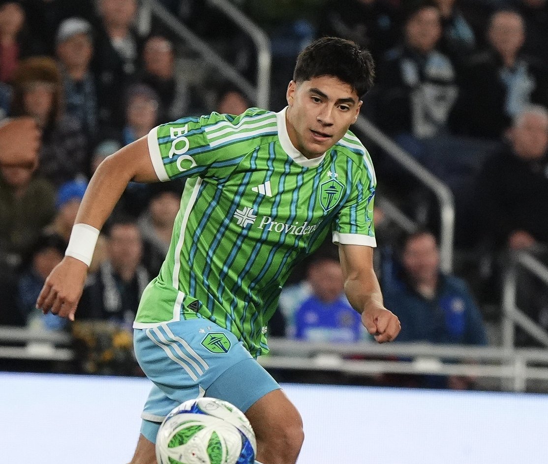 ⚽ ¡Nuevo episodio de RepúblicaFútbol con <a href="/FernandoFiore/">FERNANDO FIORE</a>!
Este jueves a las 6pm entrevistamos en exclusiva a Obed Vargas, la joya mexicana del <a href="/SoundersFC/">Seattle Sounders FC</a> 

Analizamos:
🔥 Aguirre nominado por FIFA como Mejor Técnico del Año
💥 La MLS sanciona a Luis Suárez
👕 México presenta su