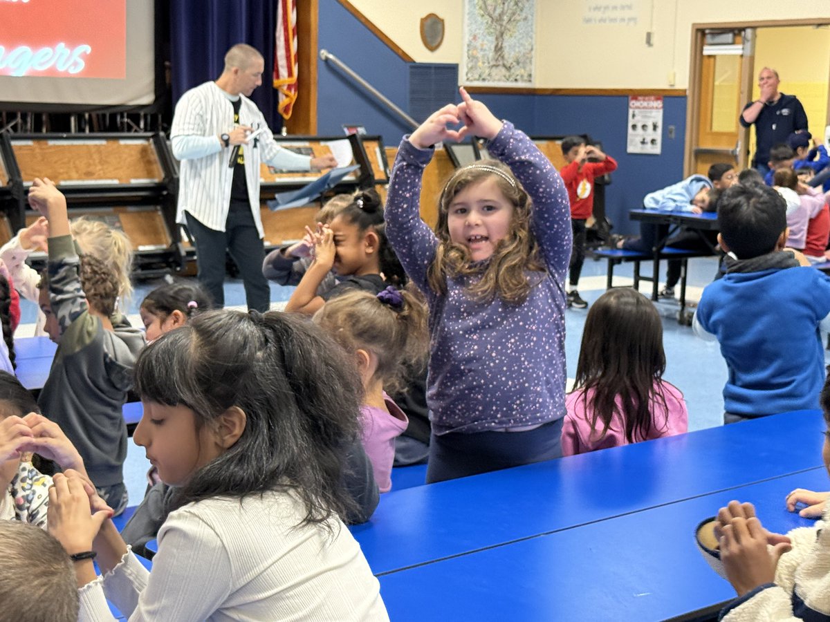 We are on the Energy Bus at CCS!  🚌<a href="/BethpageUFSD/">BethpageUFSD</a> <a href="/TierneyBethpage/">Julianne Inghilterra</a> <a href="/JimVanAllan/">Dr. Jim Van Allan- Energy Bus for Schools</a>  #LoveYourPassengers