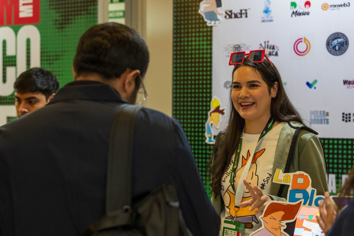lablockatoon's tweet image. ⛺ BOOTH

Abrimos el changarro en #EthMexico2025 como Community Partner!!!

Hicimos dinámicas, regalamos stickers, POAPs, playeras y mucha diversión! 

En los stand nos acompañaron los patrocinadores oficiales del evento! 

🔵 @arbitrum_esp
📜 @Scroll_ES 
🏷️ @ENS_DAO
💱…
