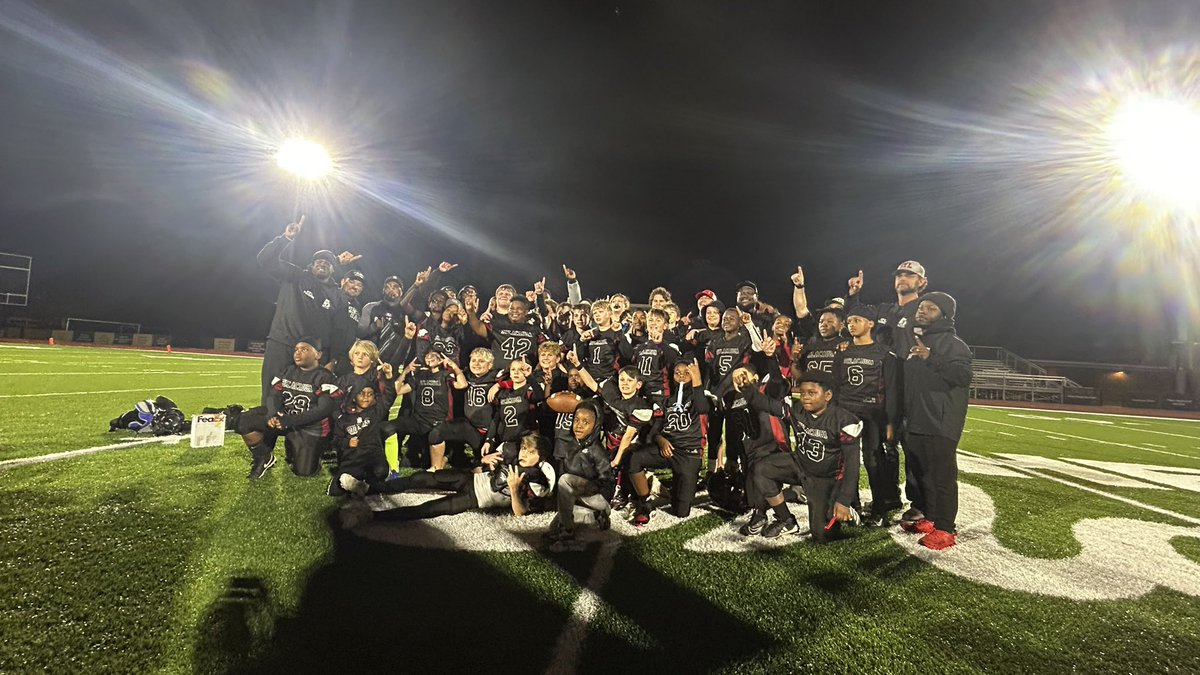 LeviCooper42's tweet photo. Undefeated CHAMPS! 🏈🏆💪🏻🔥 #sylacaugafootball #Champions https://t.co/xvIVQXHf26