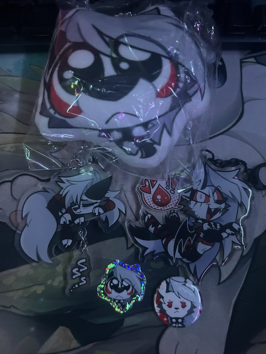 My vampire loona merch from <a href="/HeebJeebs/">Jeebs! (comms on hold)</a> has arrived!! I got it as a gift for my birthday everything is so cute ahhhhh. Absolutely adorable artwork.