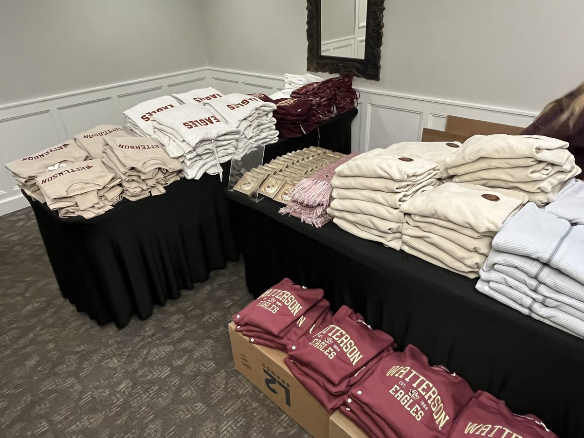 Eagle Store is on the road tonight at Brookside CC for Mother’s Club Fall Dinner. Eagle gear of all types!