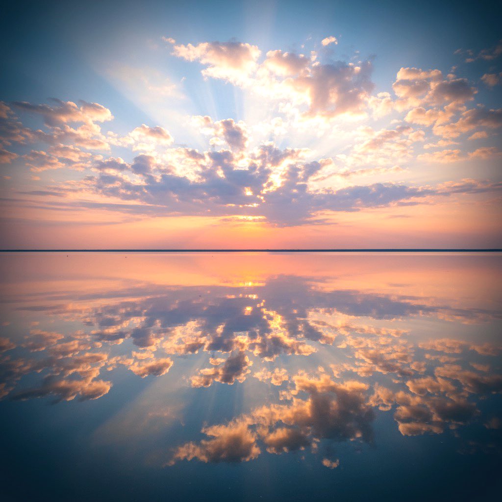 اللهم في هذا اليوم العظيم اجعلنا ممن أسرعوا إلى ذِكرك، ومن الذين استجاب لهم نداء القلوب.
وفّقنا لنكون في دائرة من يذكرونك، ويخشونك، ويرجون رحمتك – واغفر لنا ما قدمنا وما أخّرنا يا أرحم الراحمين.

#جمعة_مباركة #ذكر_الله #دعاء