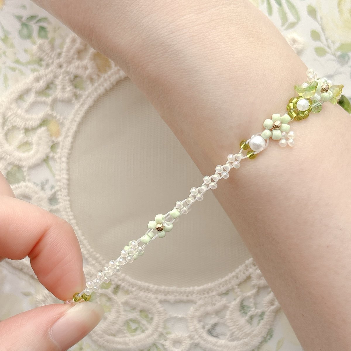 n_a_m_u_76's tweet image. fairy color🧚🏻*。

green💚×white🤍

#Namu #handmade #beads #seaglass