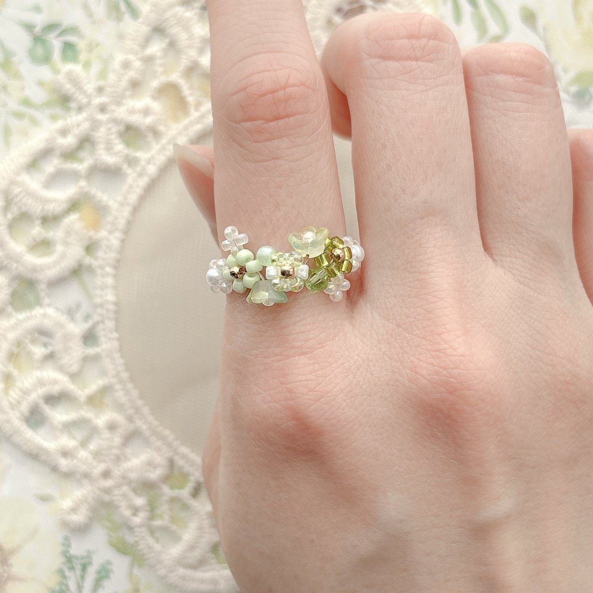 n_a_m_u_76's tweet image. fairy color🧚🏻*。

green💚×white🤍

#Namu #handmade #beads #seaglass