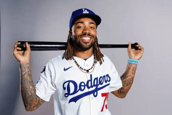 MATTYICE626's tweet photo. Sad to see him leave. Thank you for an amazing World Series Justin Dean.  #Dodgers https://t.co/26fVzpcNdf