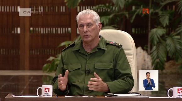 Díaz-Canel rindió homenaje a las labores de rescate de los jóvenes integrantes de las Fuerzas Armadas Revolucionarias y del Ministerio del Interior. “Las labores de rescate han sido un homenaje imprevisto (…) a los 50 años de la Operación Carlota”, afirmó. #FuerzaCuba