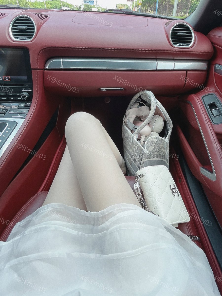 iEmily03's tweet photo. 富婆体验卡  #反差 #女大 #母狗 https://t.co/hA08MCN4Rs