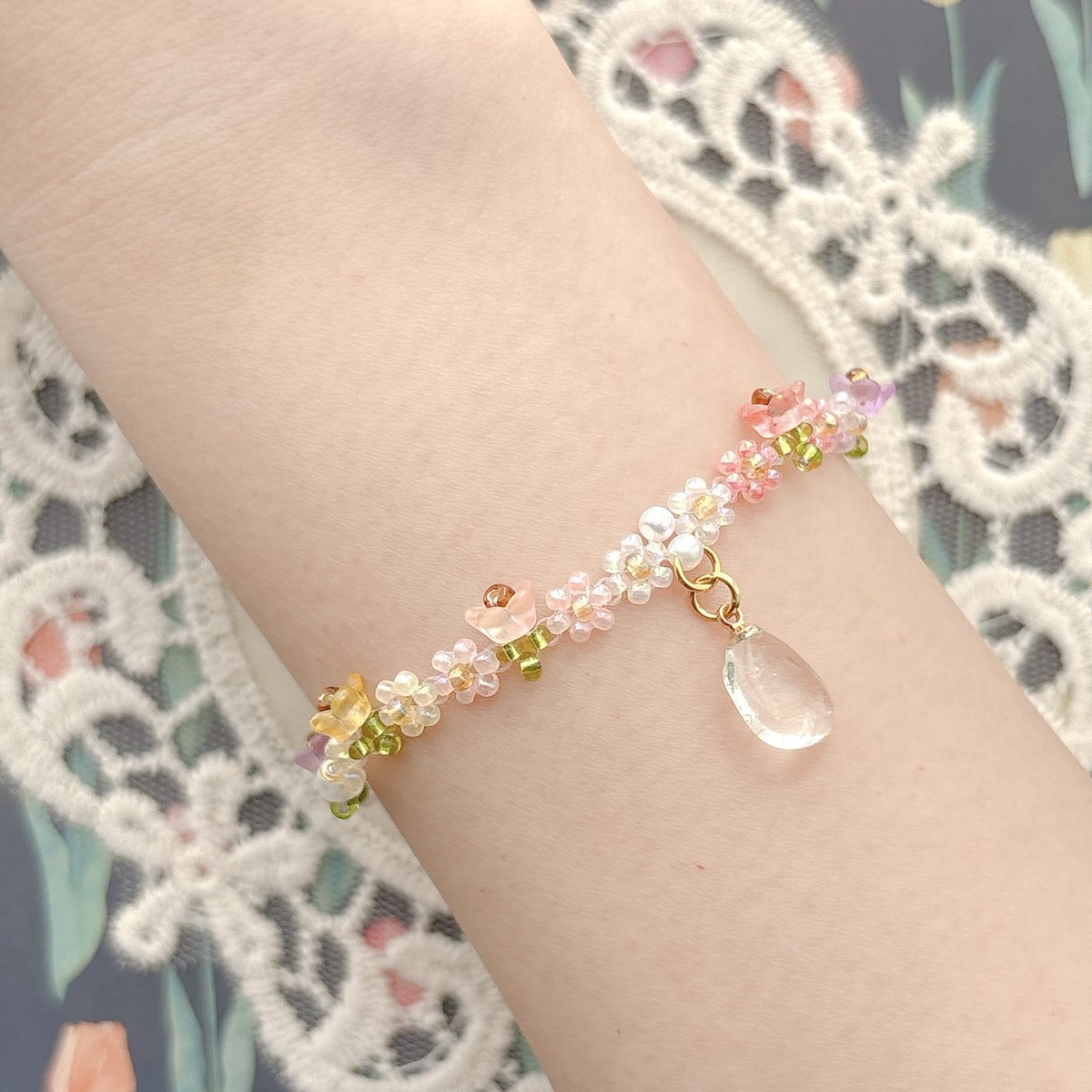 n_a_m_u_76's tweet image. tulip🌷

pop color🌈☁️

#Namu #handmade #beads #seaglass #tulip #チューリップ