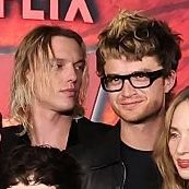 CREELSLUT's tweet image. they both miss their shared boyfriend and decided to get together instead