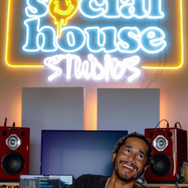 Custom Neon® tweet media