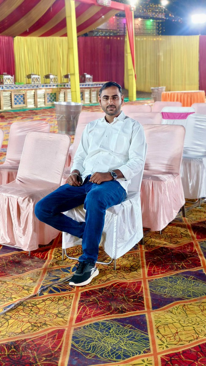 दिखावे की इस दुनिया में

सादा जीवन जीता हूं 🙏🙏
#राहगीर