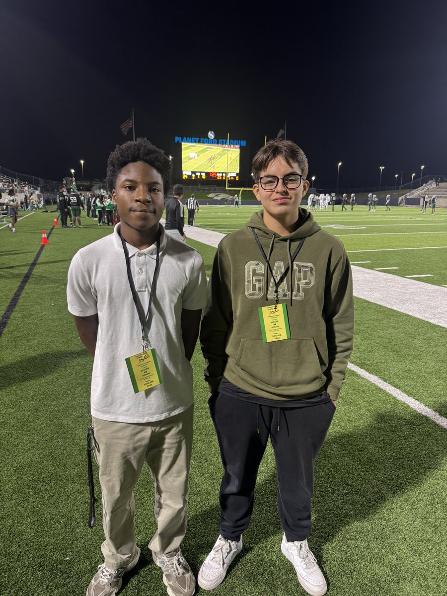 SVMS_Athletics1's tweet image. Hard work has its perks.  Thank you @SpringISDAthl for recognizing our Student Athletes and providing sideline passes.  Success doesn’t have a dress code! 🐺