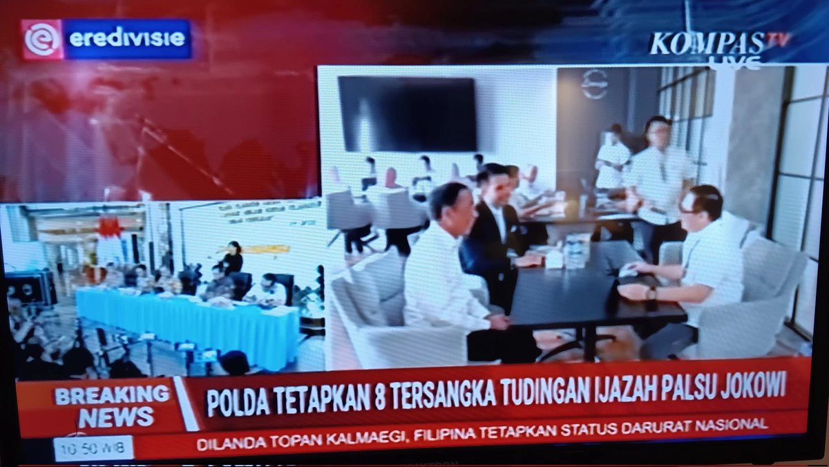 Breaking news, kepada 8 tersangka kasus pencemaran nama baik tudingan ijazah palsu Jokowi, diharapkan mematuhi proses hukum sesuai bacotannya selama ini.

Kepada seluruh pendukung Tiroris, siapkan omelan terbaikmu, karena pengalihan isu yg kalian tuduhan, sudah kembali.
😁😁👍