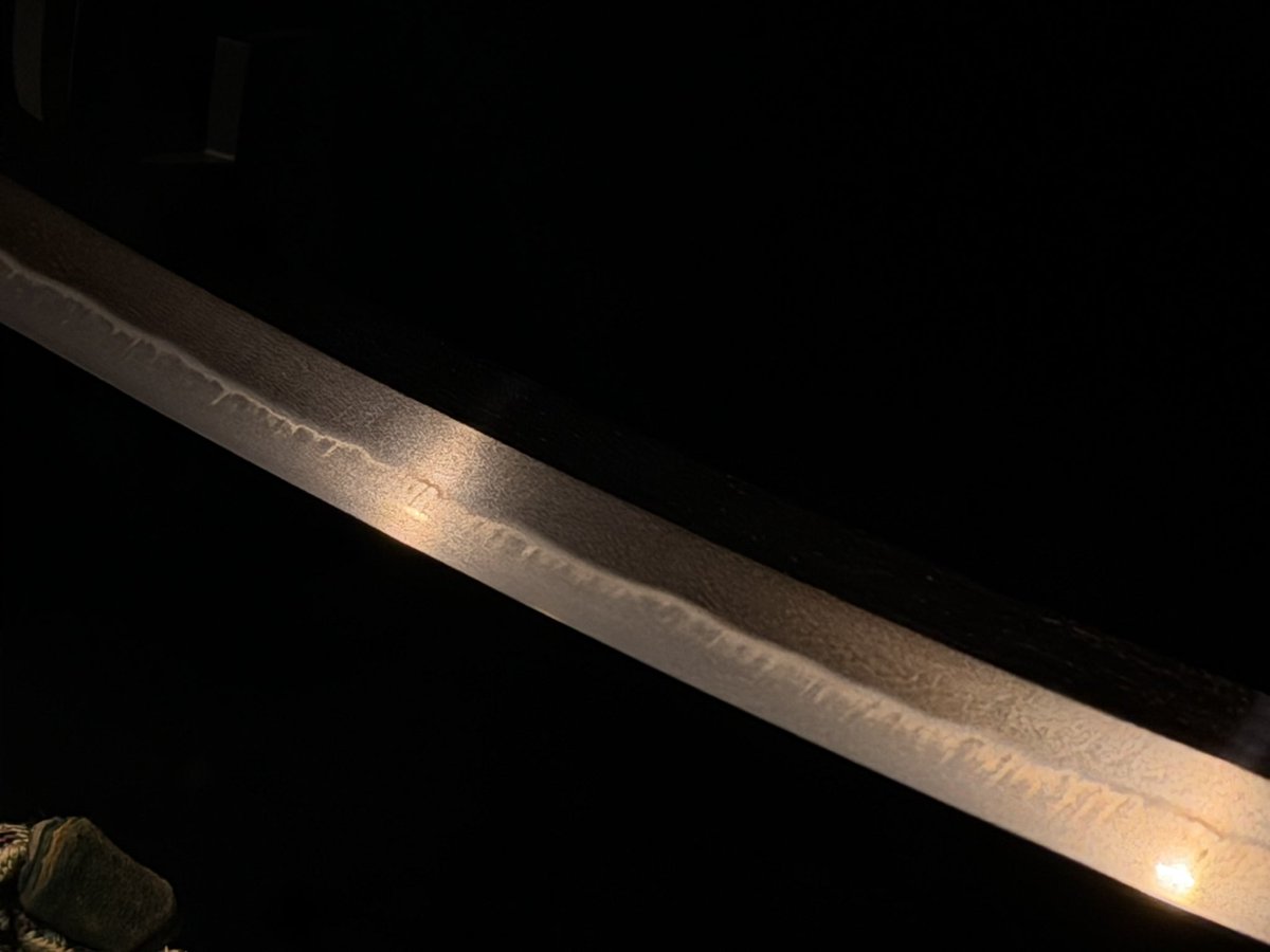 大刀剣市の刀箱師ブースで展示させて頂いた金田國真さん（<a href="/Kunizane7K/">金田清水 國真 | 刀鍛冶</a> ）の太刀。
刀の魅力が存分に引き出された大門さん（<a href="/togidaimon/">大門健士郎 刀剣研磨</a> ）による研ぎも非常に美しかったです。