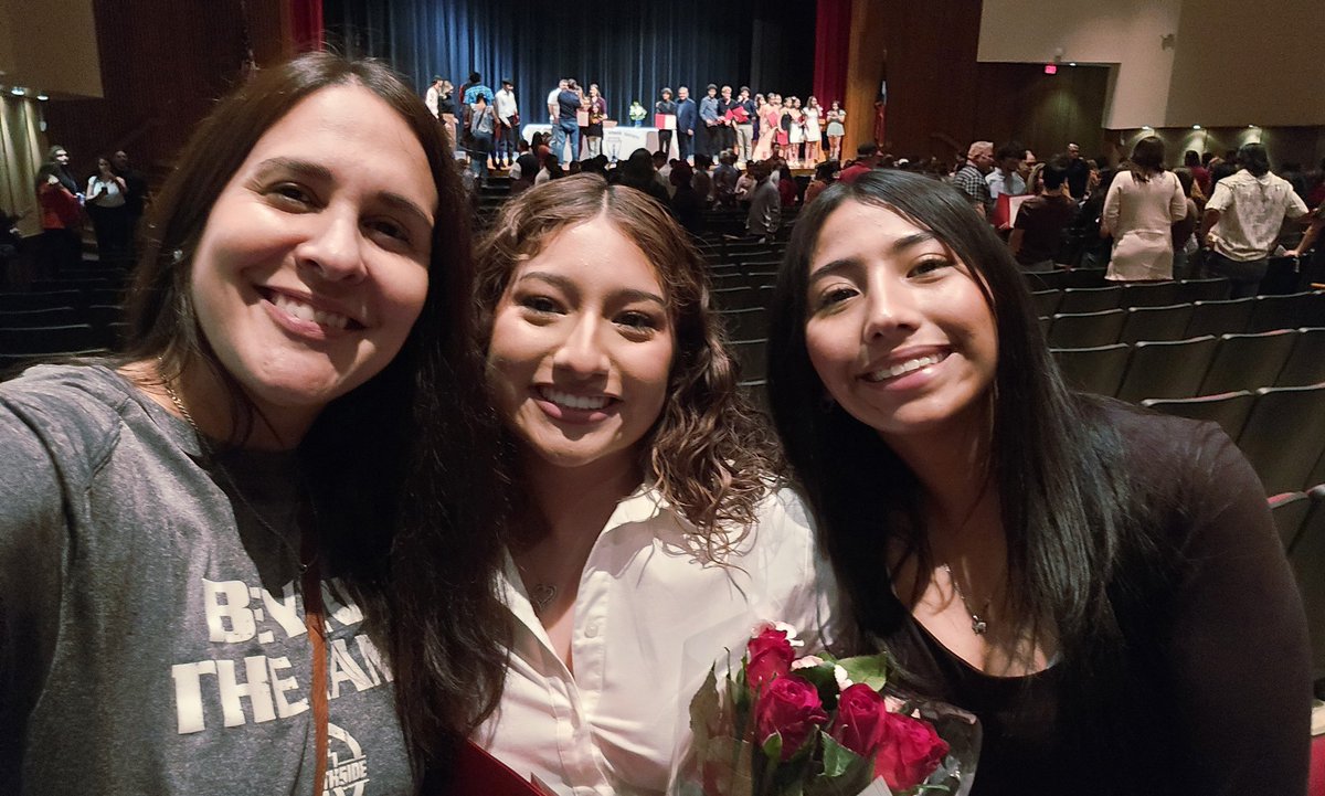 ZachryAVID's tweet photo. Was invited tonight to support a former athlete at her Taft NHS Induction Ceremony! I was blessed to catch several of our Raiders receive the honor. Our #ForeverWolverines continue to shine and make us proud! β€οΈπ€ https://t.co/VJQ7FbEOtE