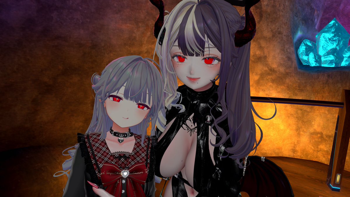 VRC_0v0_'s tweet image. やっと……！
酒場に行けました！！！！
可愛いサキュバスさんに突っつかれてとても楽しかったです〜！
お久しぶりの方やはじめましての方もいらっしゃって、とても充実した日でした。
またいきたいな……
 #サキュバス酒場