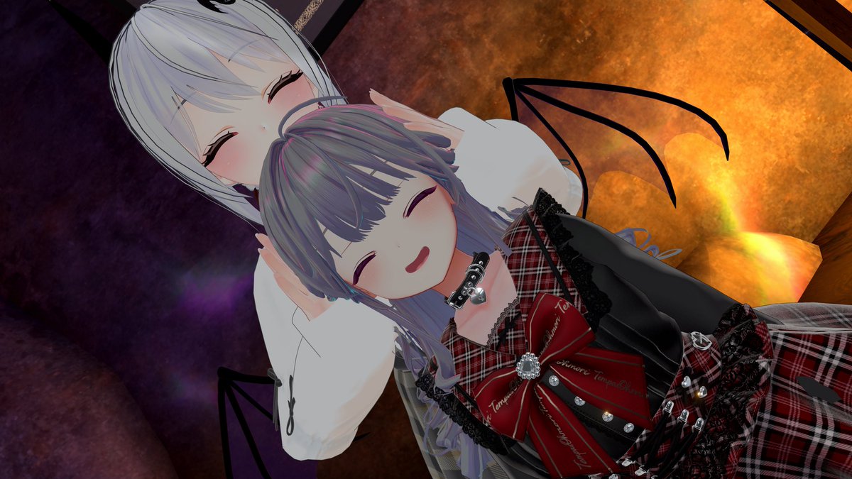 VRC_0v0_'s tweet image. やっと……！
酒場に行けました！！！！
可愛いサキュバスさんに突っつかれてとても楽しかったです〜！
お久しぶりの方やはじめましての方もいらっしゃって、とても充実した日でした。
またいきたいな……
 #サキュバス酒場