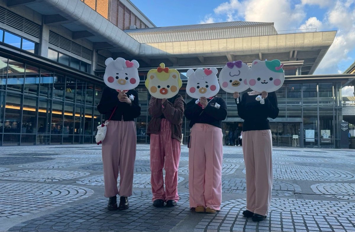 uYuo07's tweet photo. ロームシアター京都🌈
笑っぱなしで幸せな1日でした🧡💜💚❤️

#NiziU_NewEmotion https://t.co/9VshUd7FRP