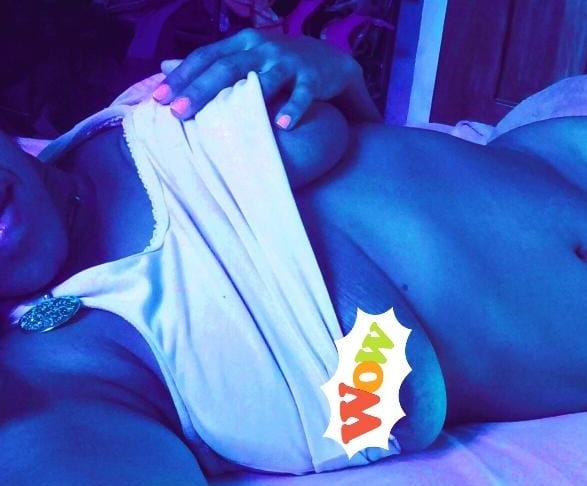 AlejaMoreno78's tweet photo. Buena noche mis amores, espero aún piensen en su tía favorita 😘🍫 https://t.co/EJ5FrF0j12